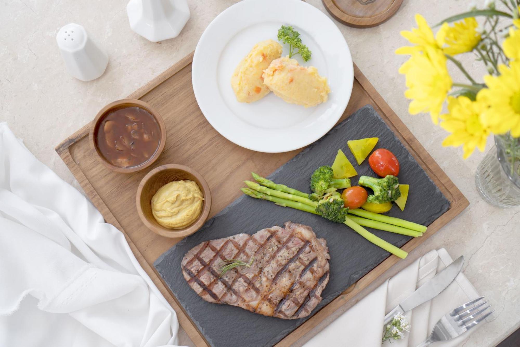 Mahalaya The Legacy Hotel Surakarta  Ngoại thất bức ảnh